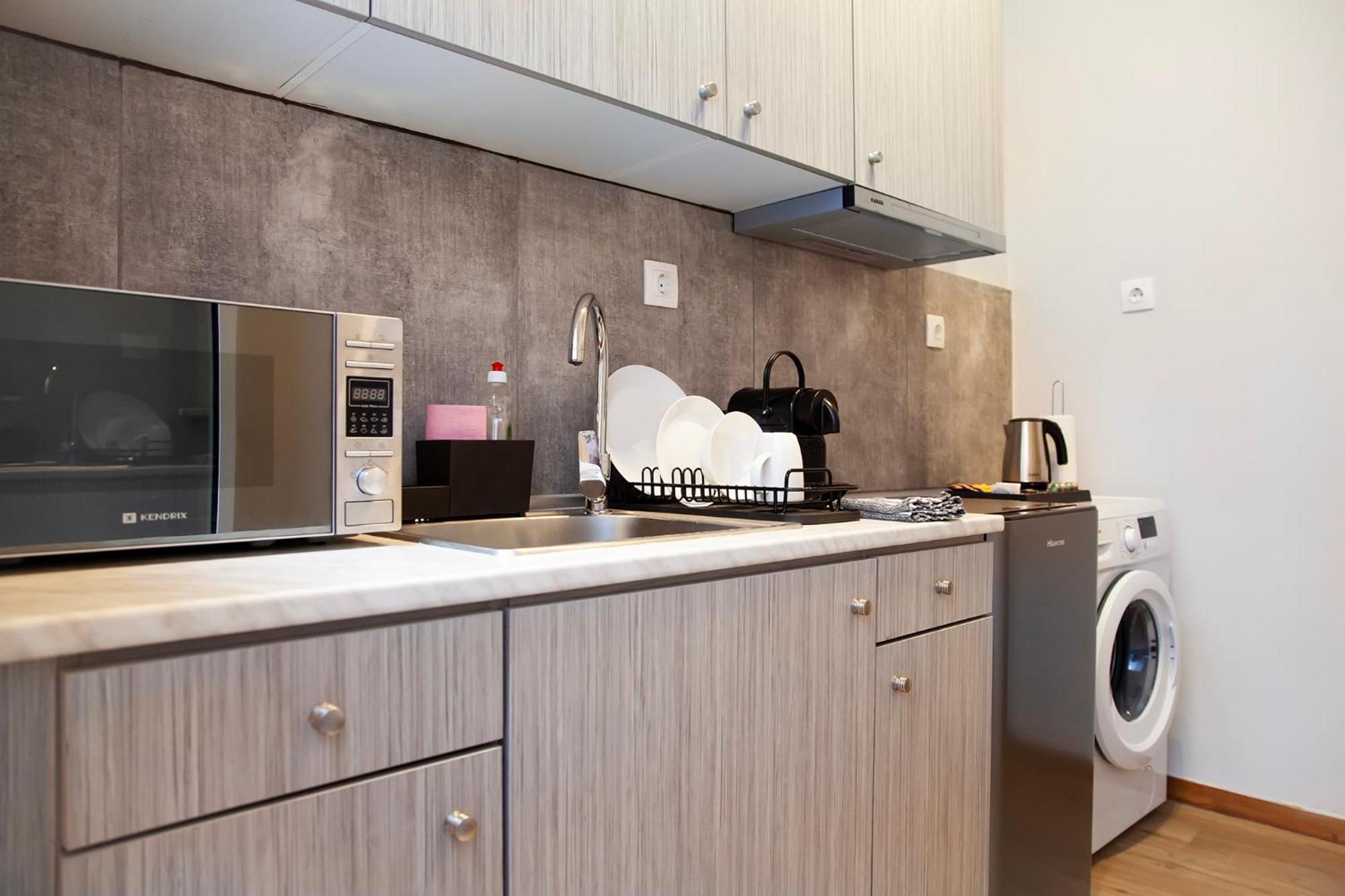 Aris123 By Smart Cozy Suites - Apartments In The Heart Of Athens - 5 Minutes From Metro - Available 24Hr Bagian luar foto
