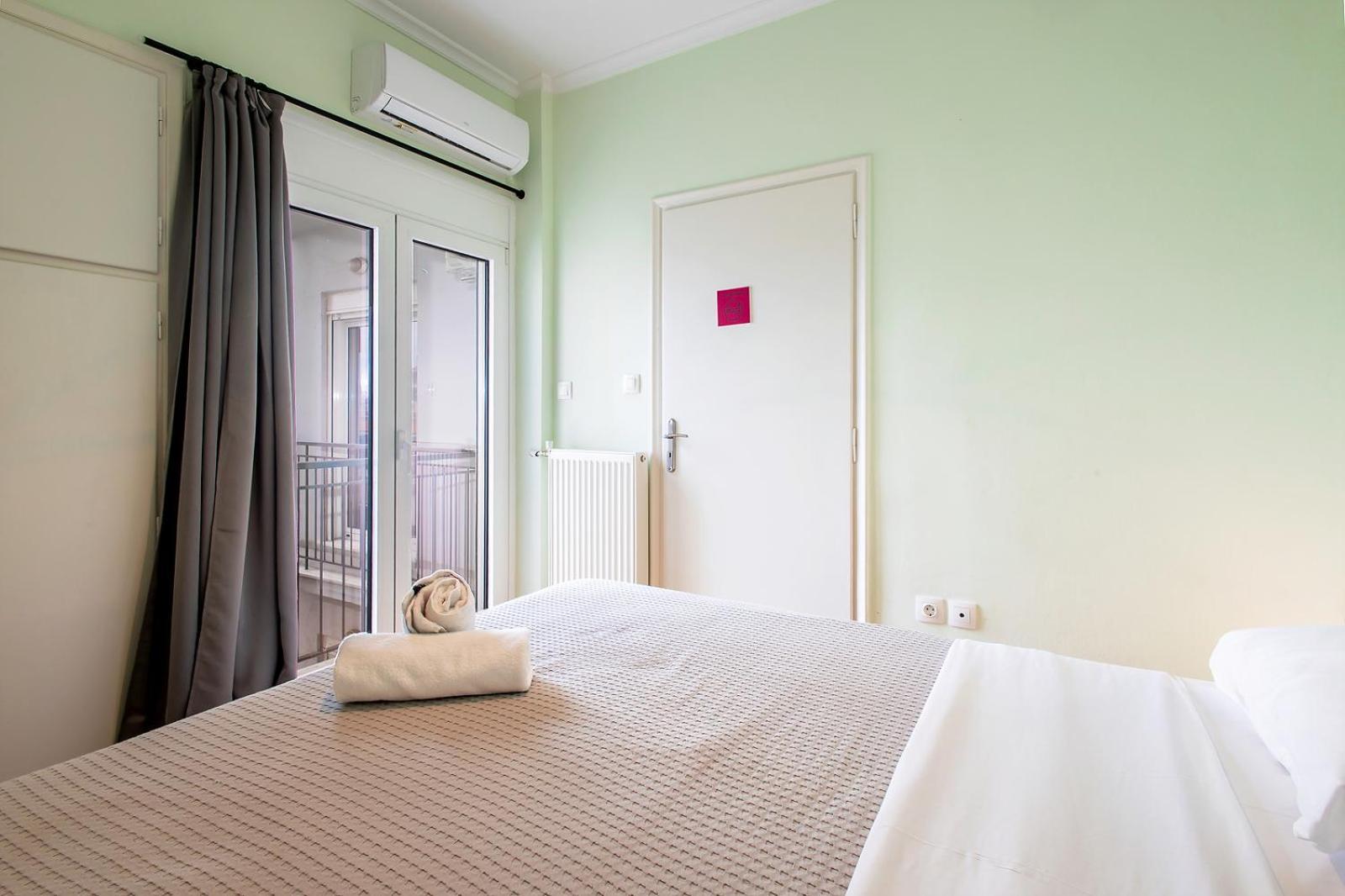 Aris123 By Smart Cozy Suites - Apartments In The Heart Of Athens - 5 Minutes From Metro - Available 24Hr Bagian luar foto