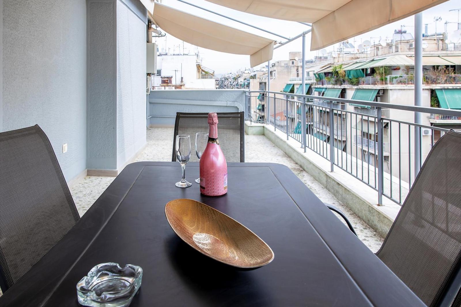 Aris123 By Smart Cozy Suites - Apartments In The Heart Of Athens - 5 Minutes From Metro - Available 24Hr Bagian luar foto
